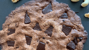 Ketogener Schoko Keks Rezept ohne Zucker und Gluten für die ketogene Ernährung.