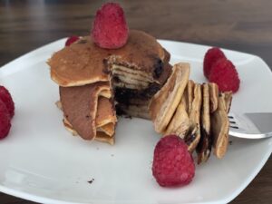 Keto Rezepte für jeden Tag: Heute zaubern wir zusammen leckere und einfache Pancakes!