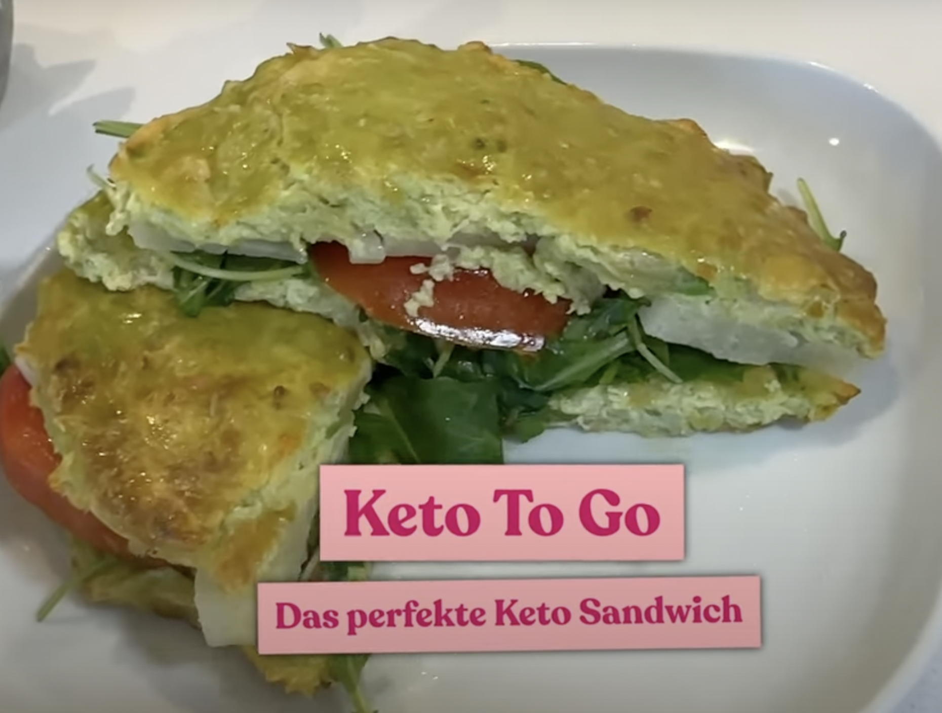 Leckeres Keto Sandwich: Keto, Low Carb und super fluffig. Das Rezept findest du hier auf diesem Blog.