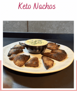 Knusprig, kross, Keto: Diese leckeren Nachos sind eine perfekte Keto Alternative zu herkömmlichen Nachos Chips. Keto, Low Carb und super lecker! Schmecken wie im Kino.