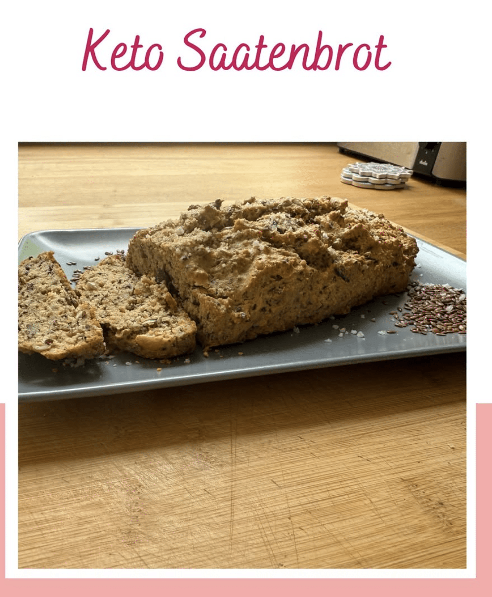 Dieses Keto Rezept ist Glutenfrei, Low Carb und steckt voller gesunder Fette und Ballaststoffe. Außen knusprig, innen weich und fluffig. Dieses Keto Saatenbrot wirst du lieben!