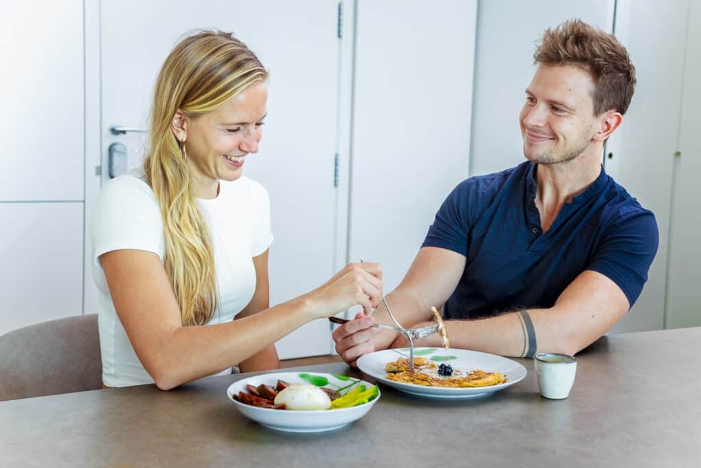 Du möchtest dir deinen Einstieg in die ketogene Ernährung erleichtern? Dann komm in unsere 7 Tage Keto Challenge. Hier bekommst du hilfreiche Videos, Rezepte, Checklisten und eine Gruppe voller Gleichgesinnter, die alle mit Keto starten oder ihre ketogene Ernährung auf ein neues Level bringen möchten.