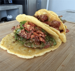 Low carb, luftig und knusprig: Dieses Ketogene Rezept wirst du lieben. Keto Tacos aus nur einer Zutat, crunchy und so lecker. Low Carb Tacos zum Selbermachen.