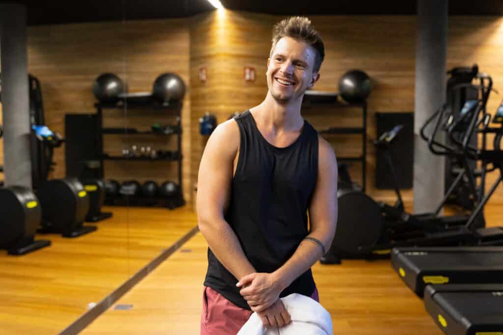 Exogene Ketone kaufen (NAT): Dein leichtester Weg in die Ketose. Auf dem Foto ist Keto-Coach Andreas zu sehen.